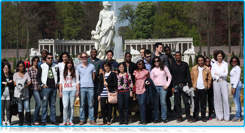 Wittenborg-University-Students-at-Dutch-Royal-Palice.png